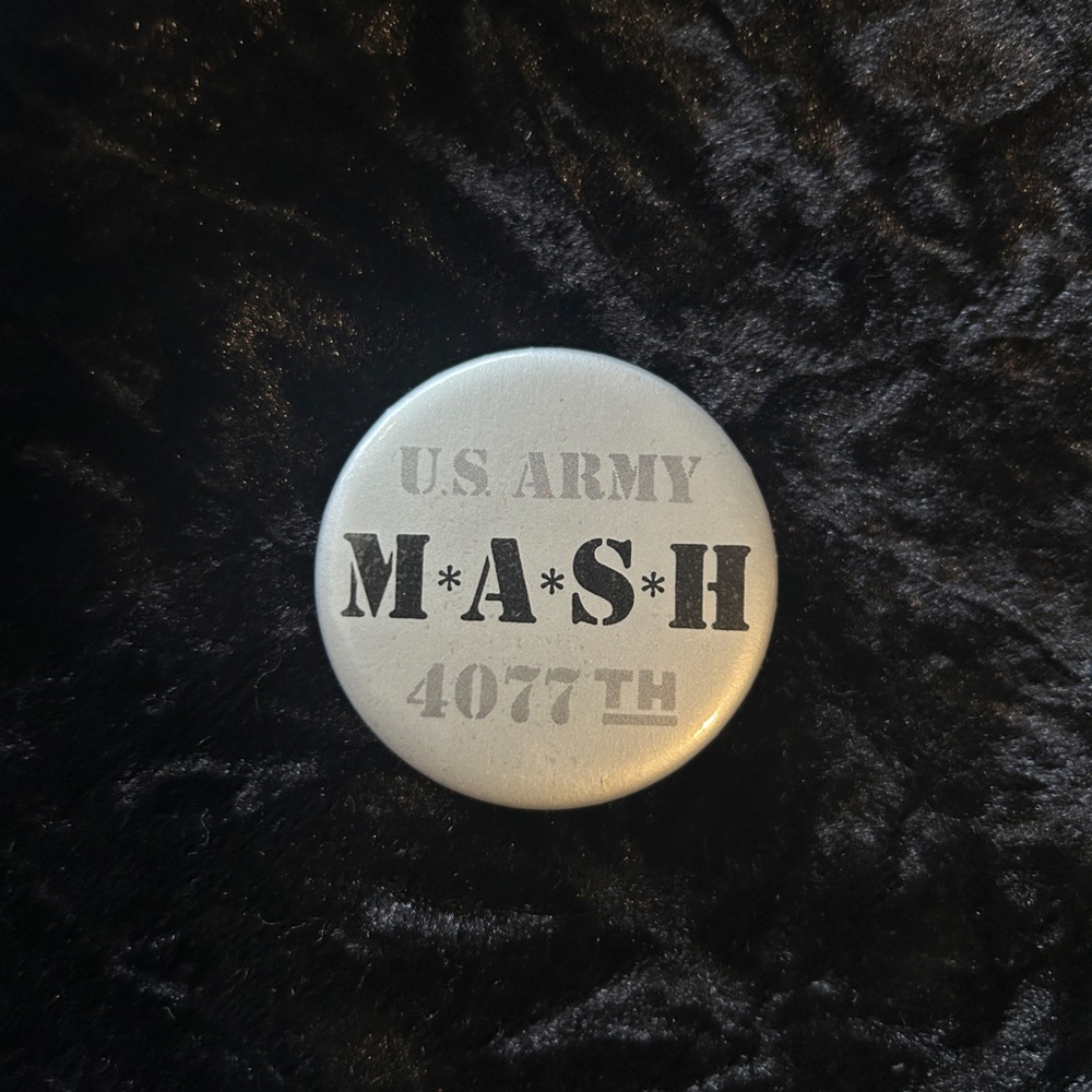 SILVER M*A*S*H 4077th Button MASH Sitcom Vintage Pin Pinback Button